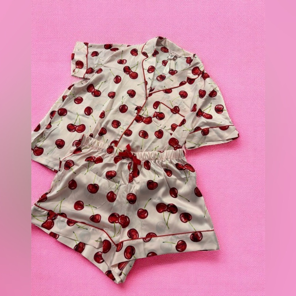 VICTORIA'S SECRET
Signature Satin Short Pajama Set - Picture 2 of 5